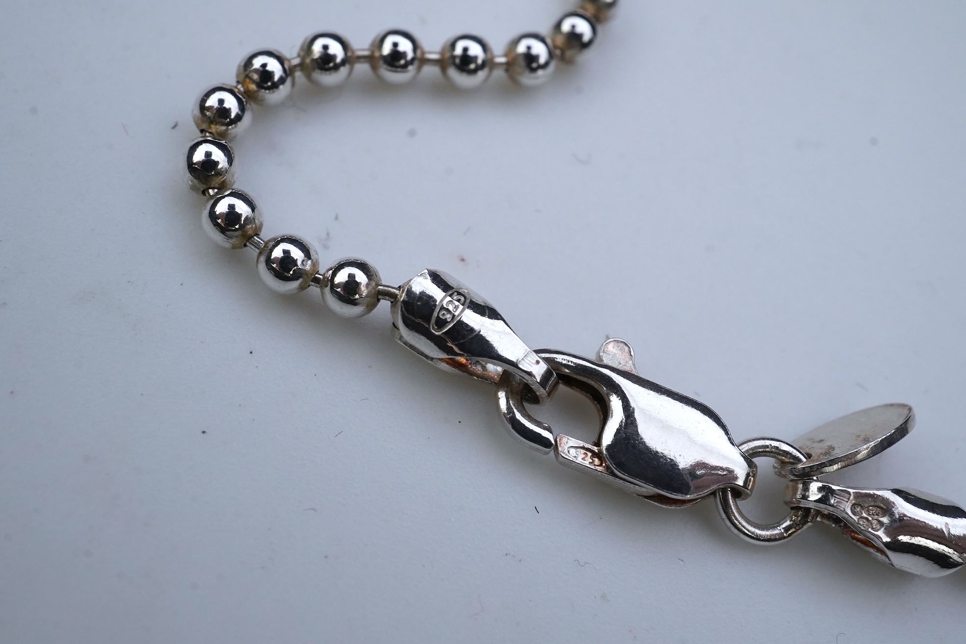 A Beaverbrooks silver necklace in box